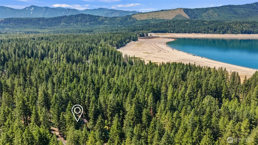 221 W Lakedale Drive Ronald WA 98940