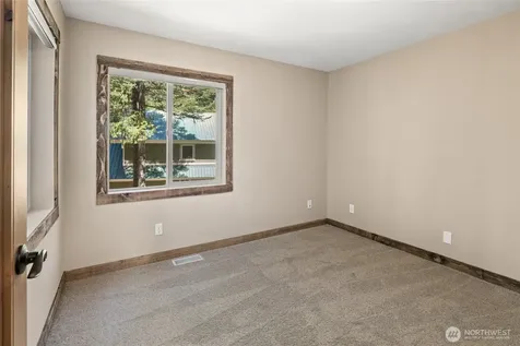 221 W Lakedale Drive Ronald WA 98940