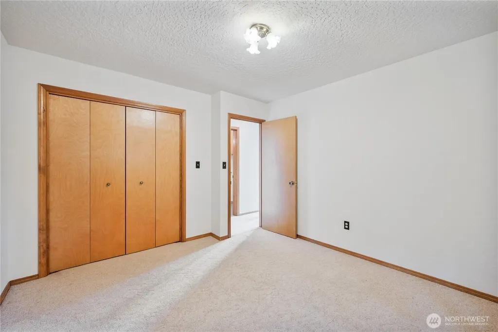 4352 Poplar Way Longview WA 98632