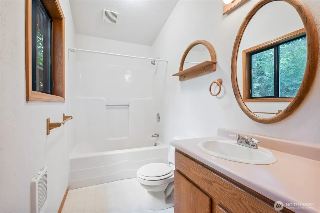4352 Poplar Way Longview WA 98632
