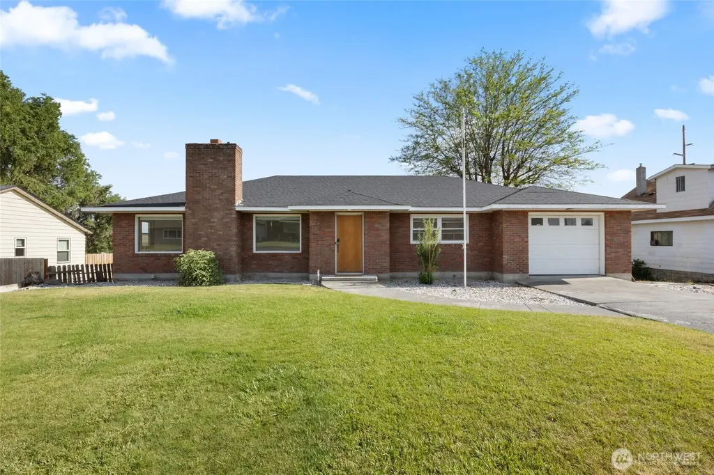 204 E 6th Street Lind WA 99341