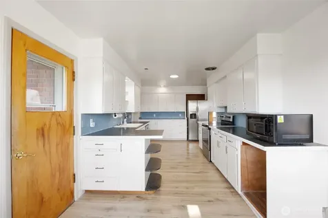 204 E 6th Street Lind WA 99341