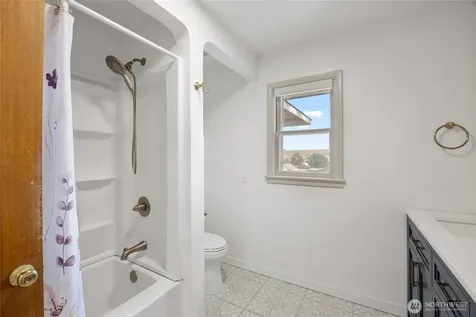 204 E 6th Street Lind WA 99341