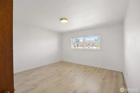 204 E 6th Street Lind WA 99341