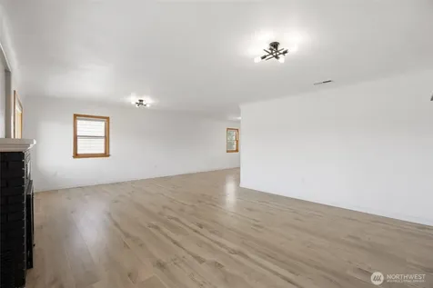 204 E 6th Street Lind WA 99341