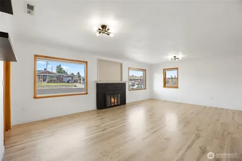 204 E 6th Street Lind WA 99341