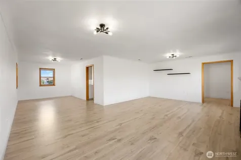 204 E 6th Street Lind WA 99341