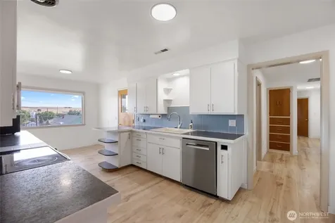204 E 6th Street Lind WA 99341