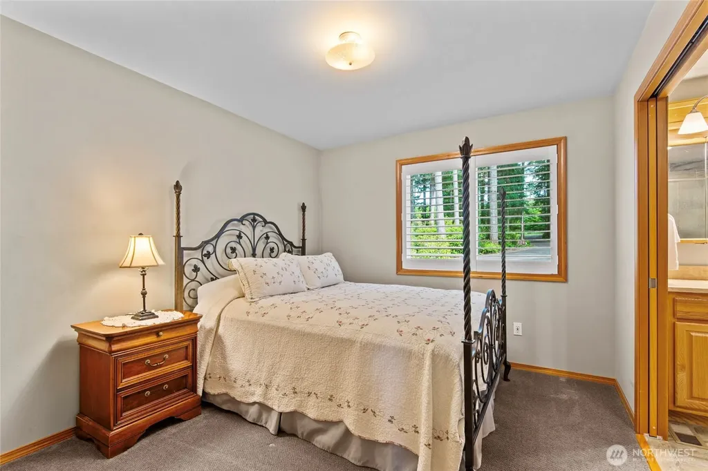 2351 E Mason Lake Drive E Grapeview WA 98546