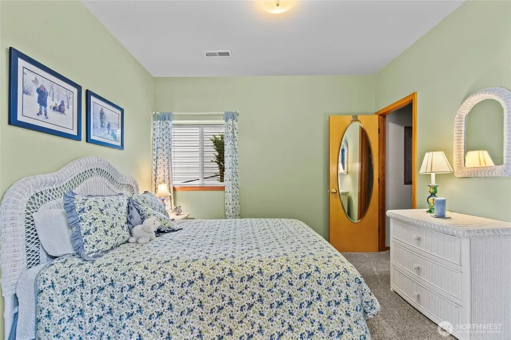 2351 E Mason Lake Drive E Grapeview WA 98546