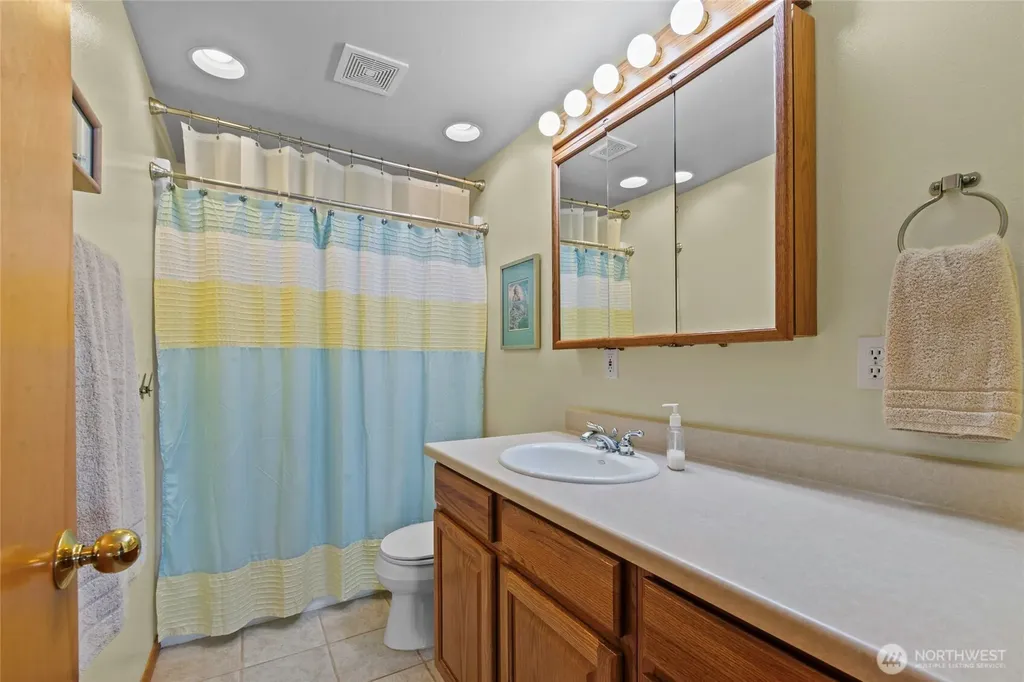 2351 E Mason Lake Drive E Grapeview WA 98546