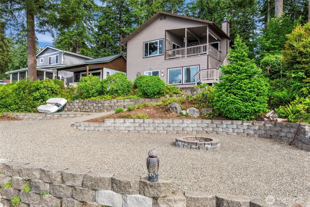 2351 E Mason Lake Drive E Grapeview WA 98546