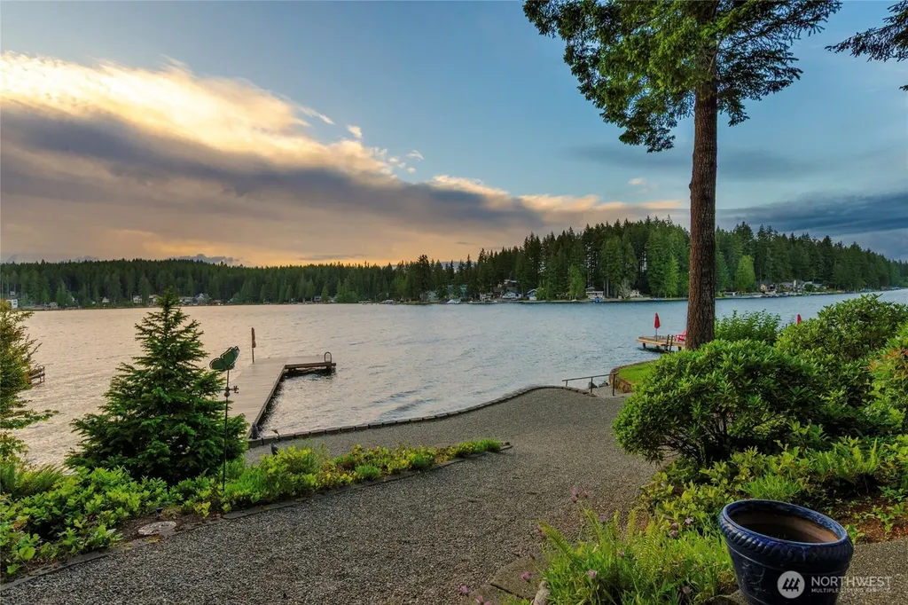 2351 E Mason Lake Drive E Grapeview WA 98546