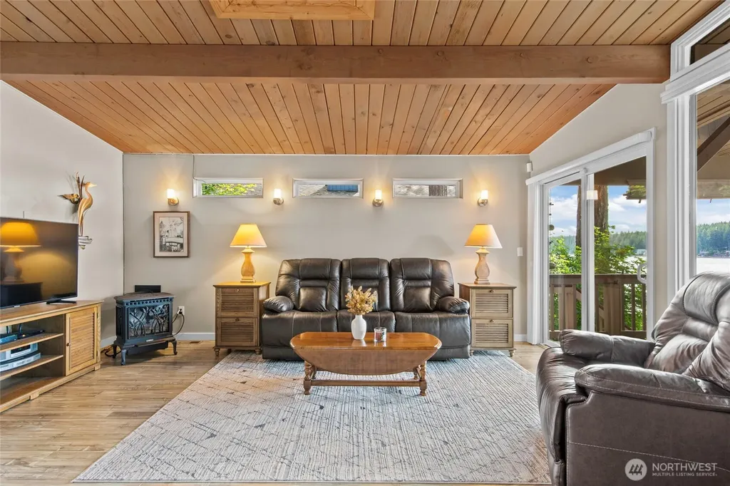 2351 E Mason Lake Drive E Grapeview WA 98546