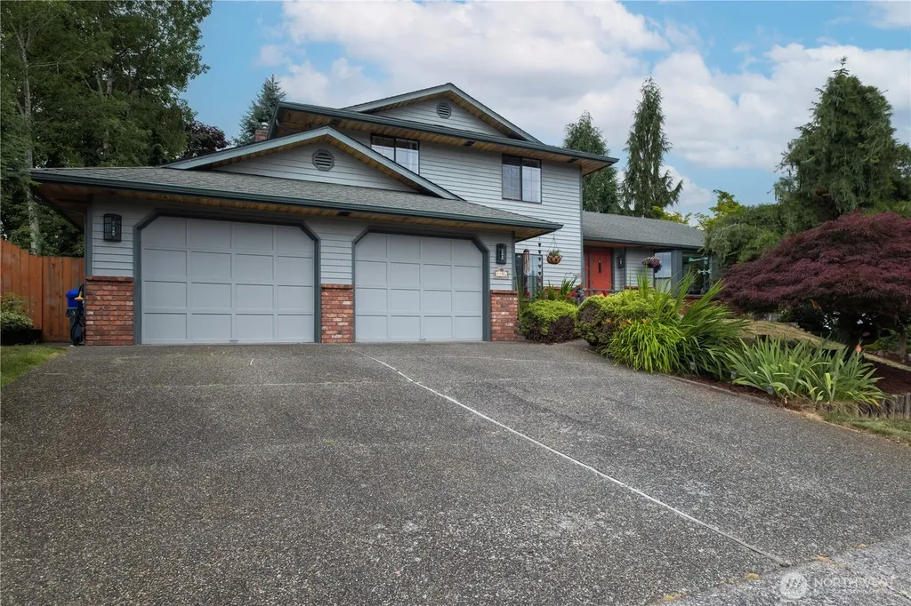 8906 10th Drive SE Everett WA 98208