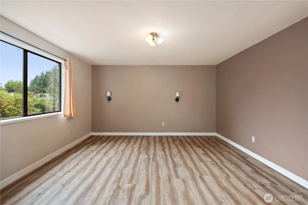 8906 10th Drive SE Everett WA 98208