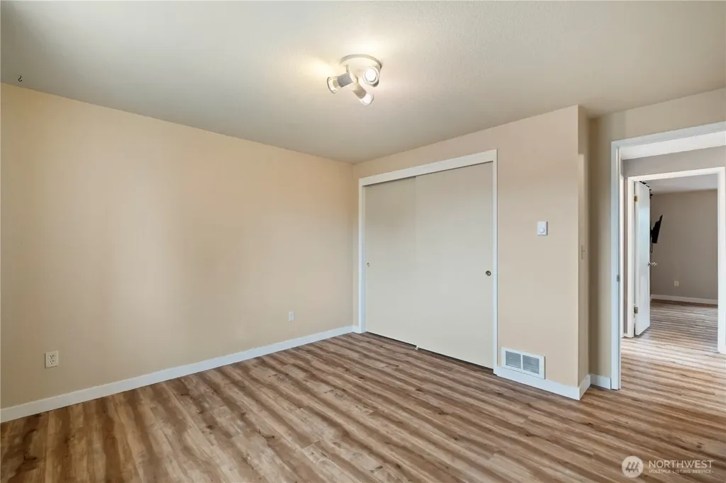 8906 10th Drive SE Everett WA 98208