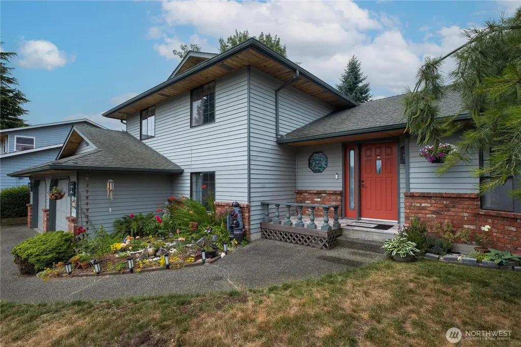 8906 10th Drive SE Everett WA 98208