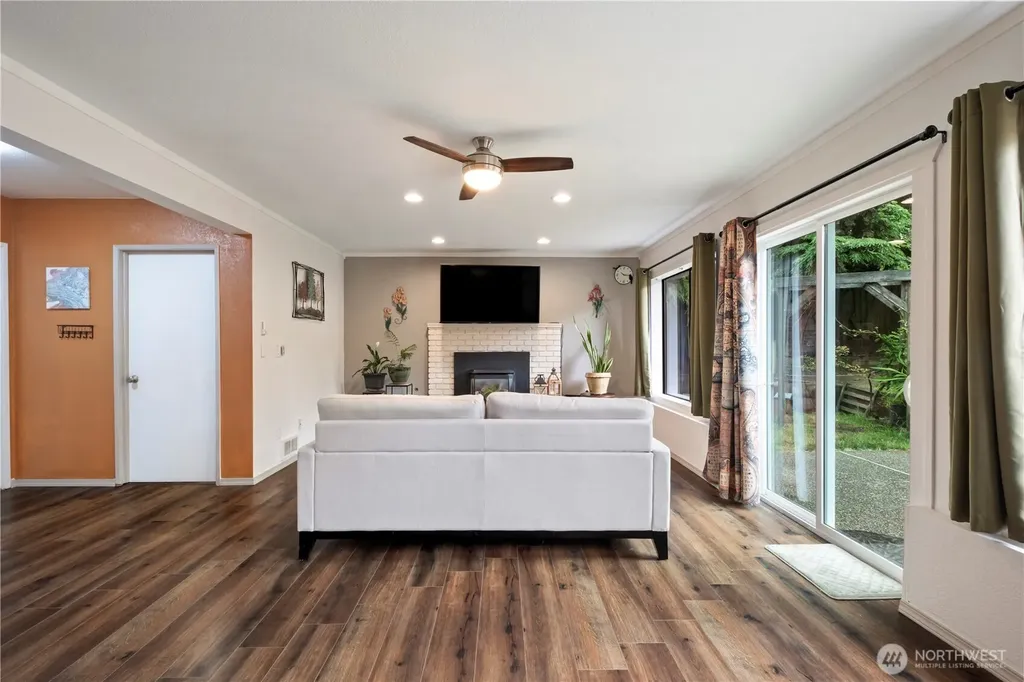 8906 10th Drive SE Everett WA 98208