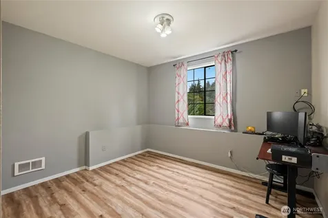 8906 10th Drive SE Everett WA 98208
