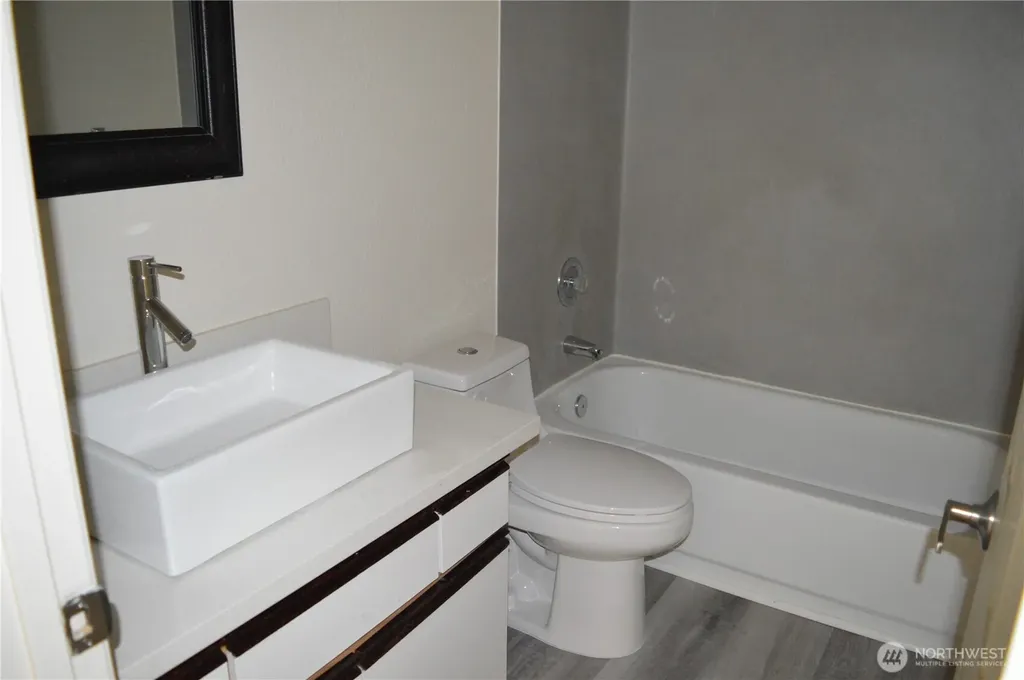 929 N 105th Street Seattle WA 98133