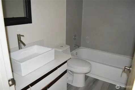 929 N 105th Street Seattle WA 98133