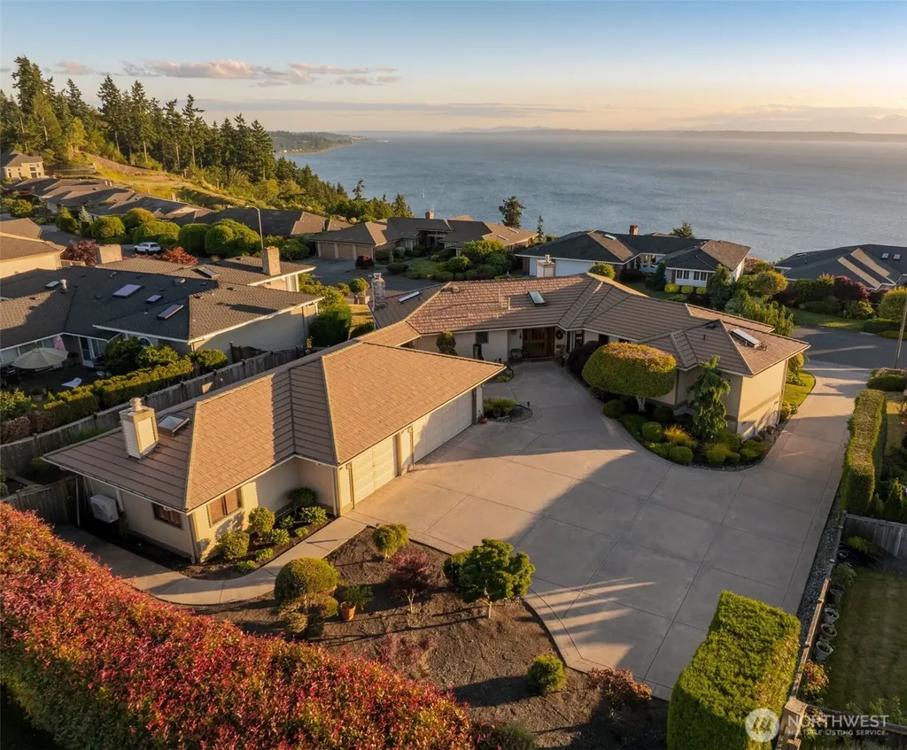 13705 68th Avenue W Edmonds WA 98026