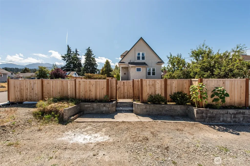 233 E 9th Street Port Angeles WA 98362
