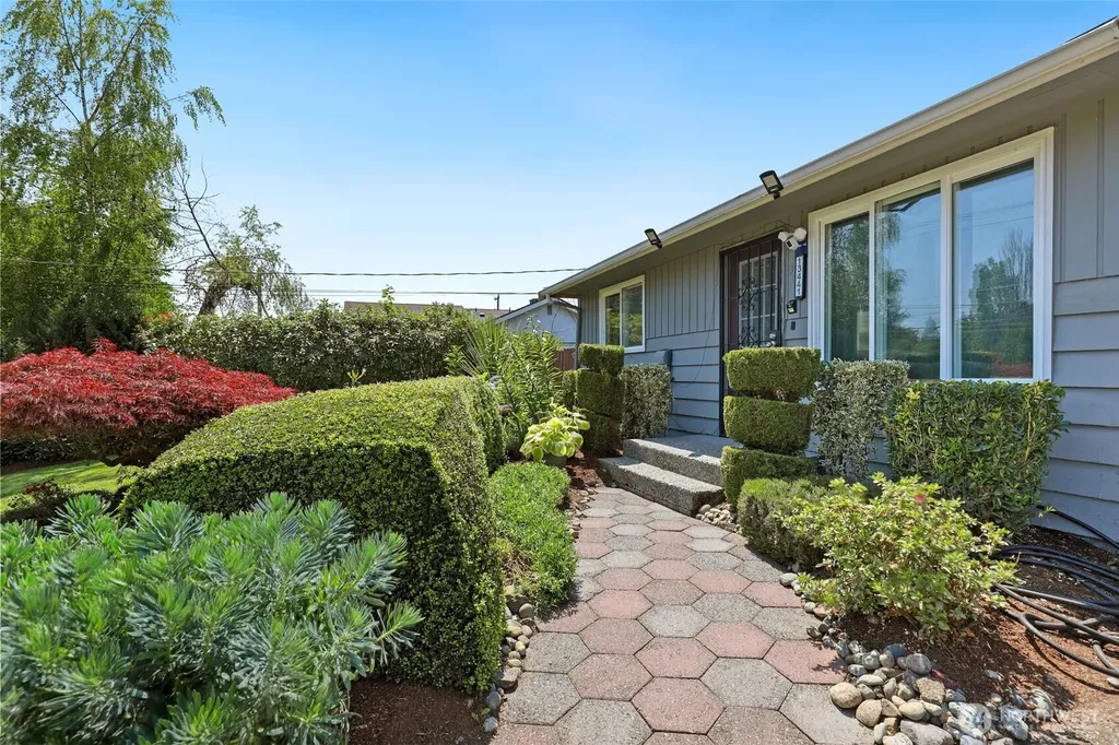 13441 10th Avenue S Burien WA 98168