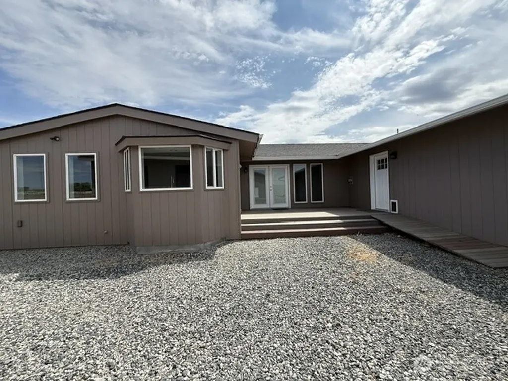 10946 NE 5.2 Road Moses Lake WA 98837