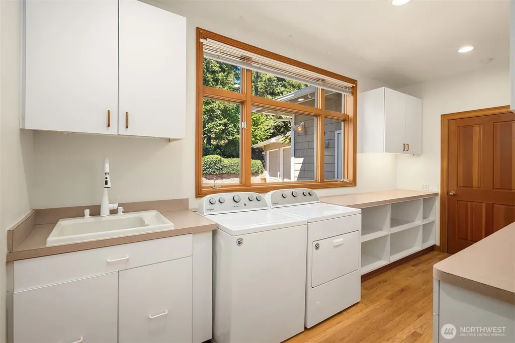 8203 NE Juanita Drive Kirkland WA 98033