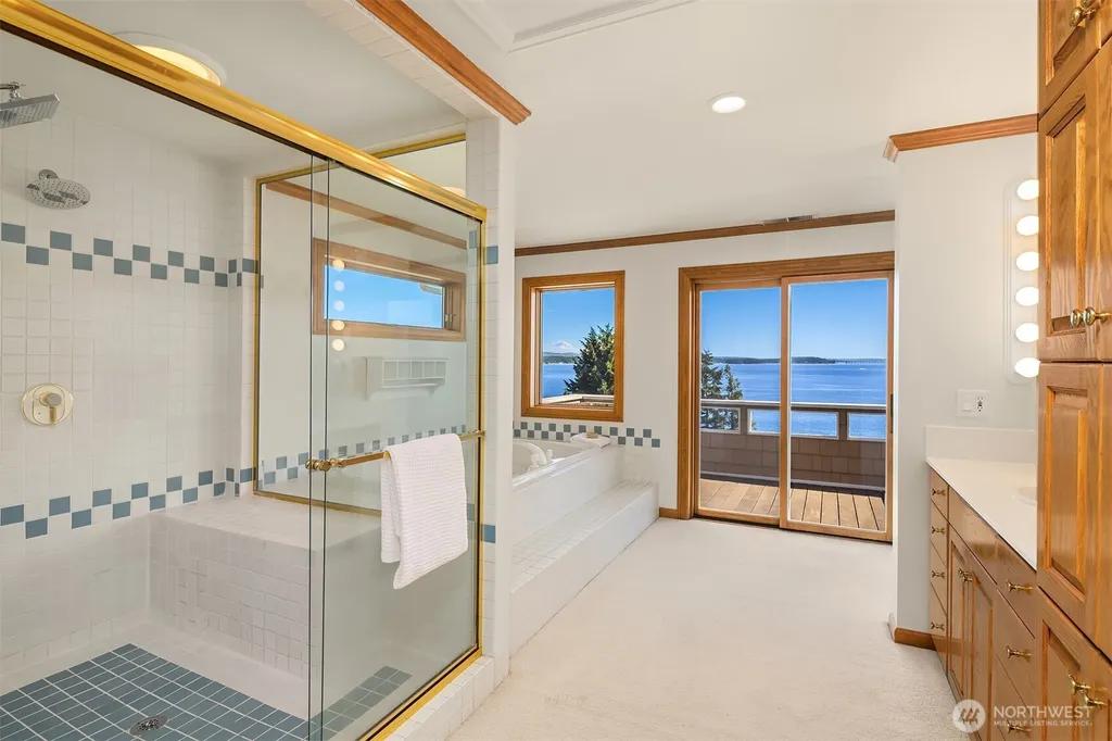 8203 NE Juanita Drive Kirkland WA 98033