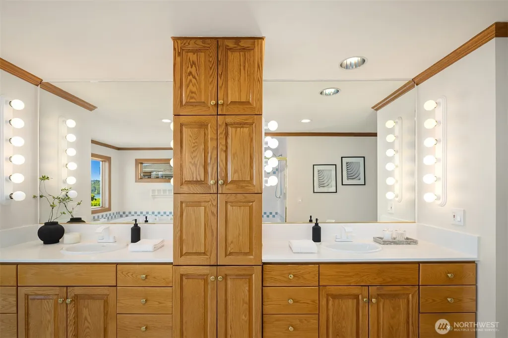 8203 NE Juanita Drive Kirkland WA 98033