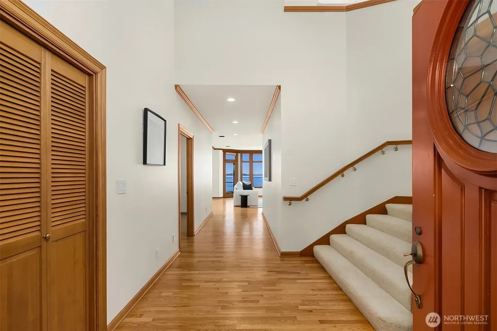 8203 NE Juanita Drive Kirkland WA 98033