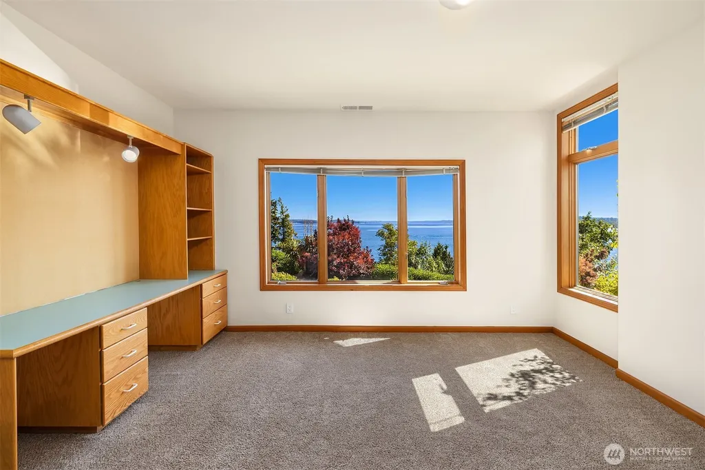 8203 NE Juanita Drive Kirkland WA 98033