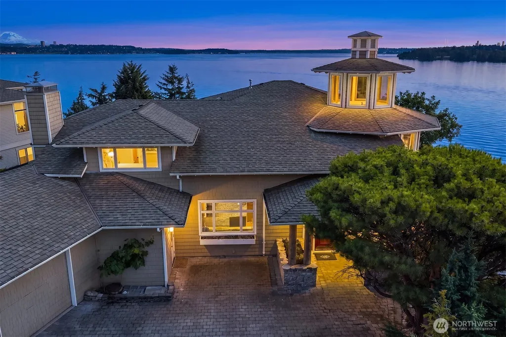 8203 NE Juanita Drive Kirkland WA 98033