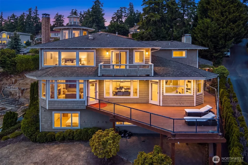 8203 NE Juanita Drive Kirkland WA 98033