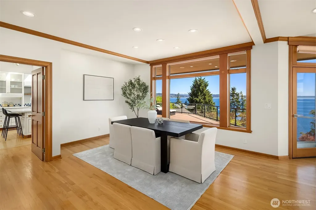 8203 NE Juanita Drive Kirkland WA 98033