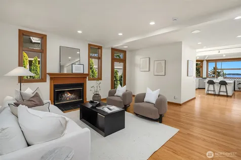 8203 NE Juanita Drive Kirkland WA 98033