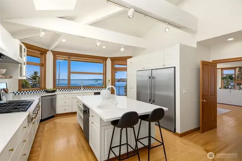 8203 NE Juanita Drive Kirkland WA 98033