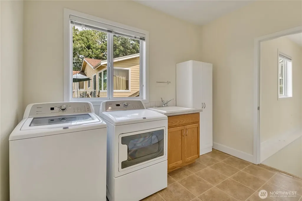 1216 S Brookside Terrace Tacoma WA 98465
