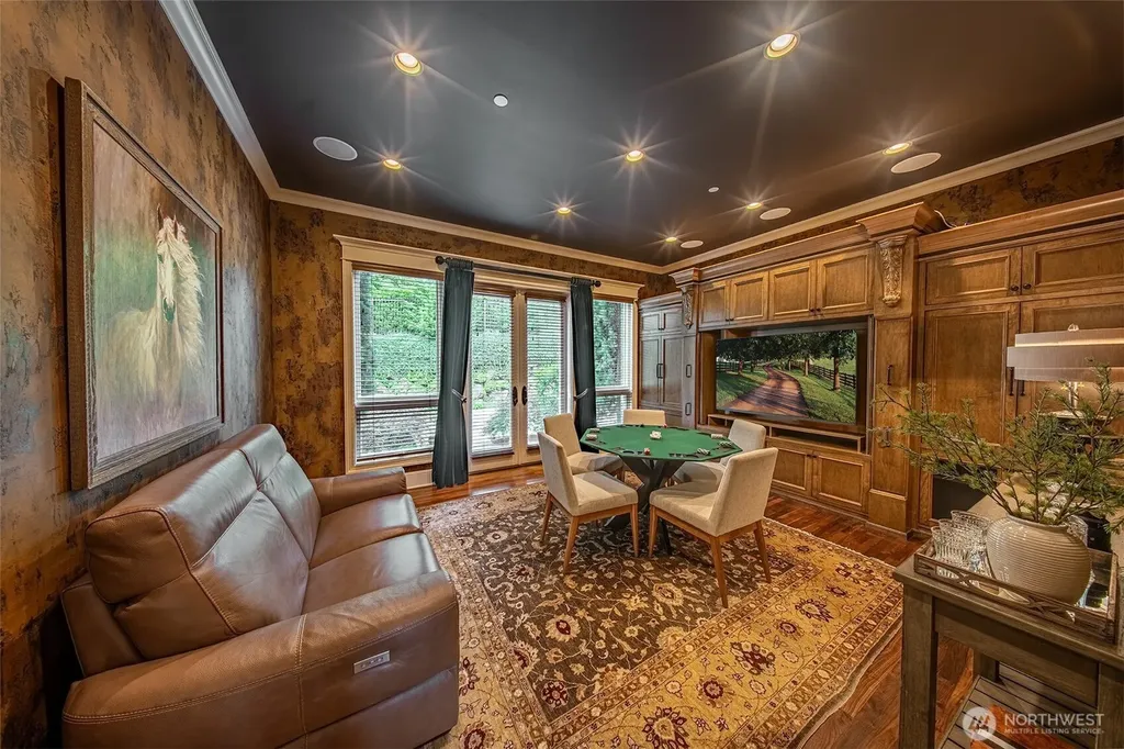8638 NE 19th Place Clyde Hill WA 98004