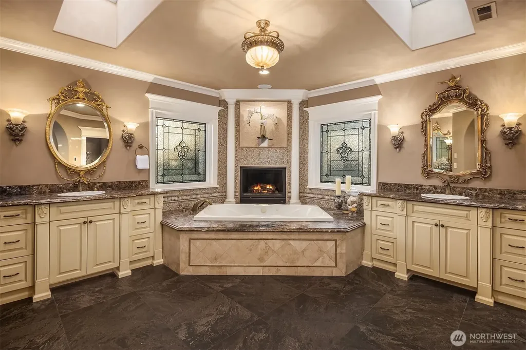 8638 NE 19th Place Clyde Hill WA 98004