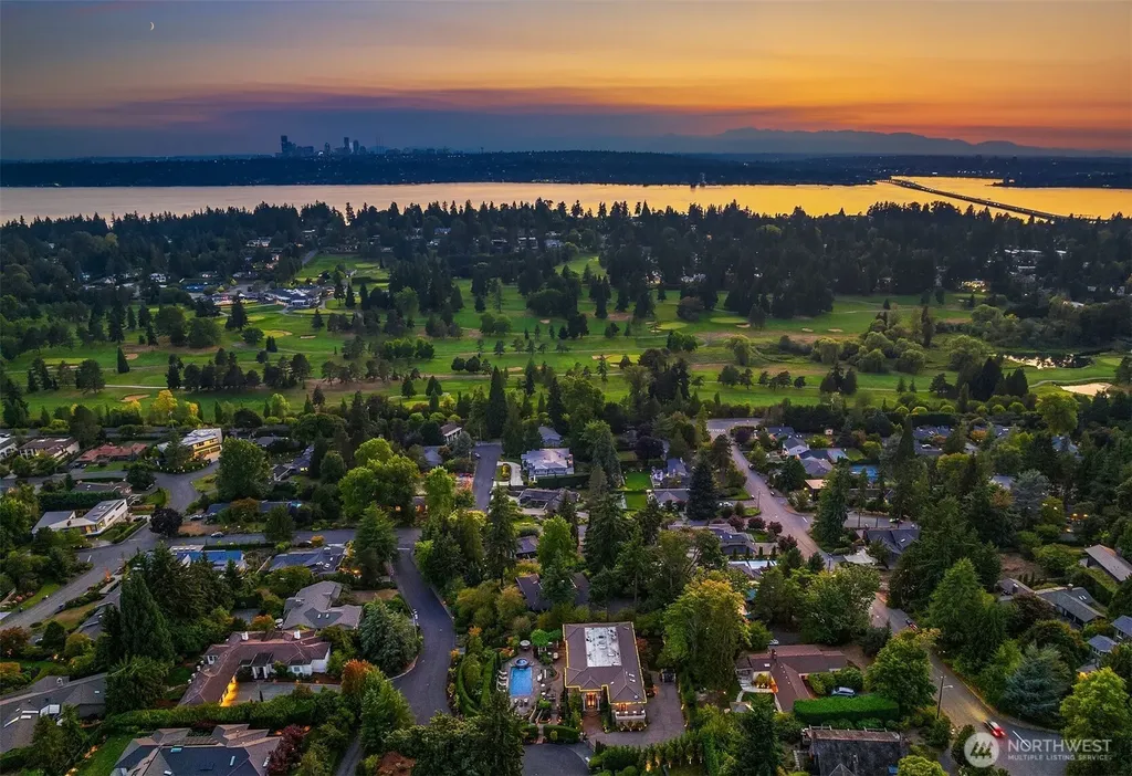 8638 NE 19th Place Clyde Hill WA 98004