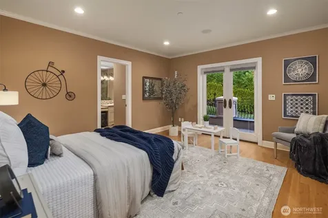 8638 NE 19th Place Clyde Hill WA 98004