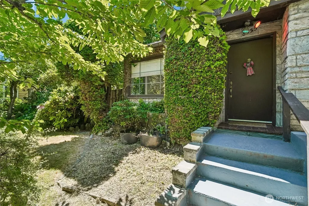 8555 30th Avenue NW Seattle WA 98117