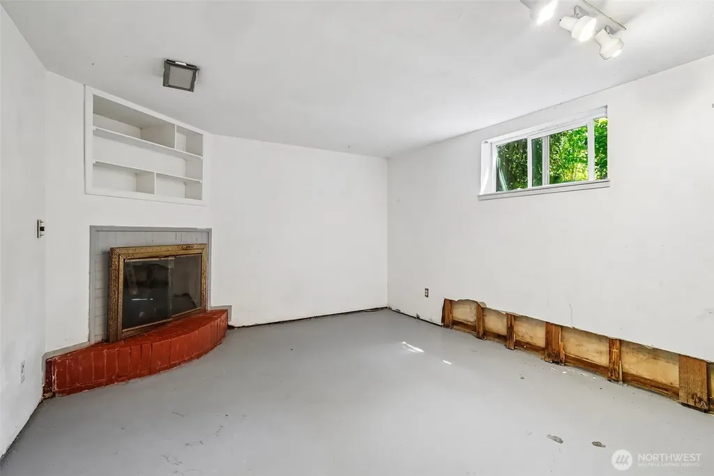 8555 30th Avenue NW Seattle WA 98117