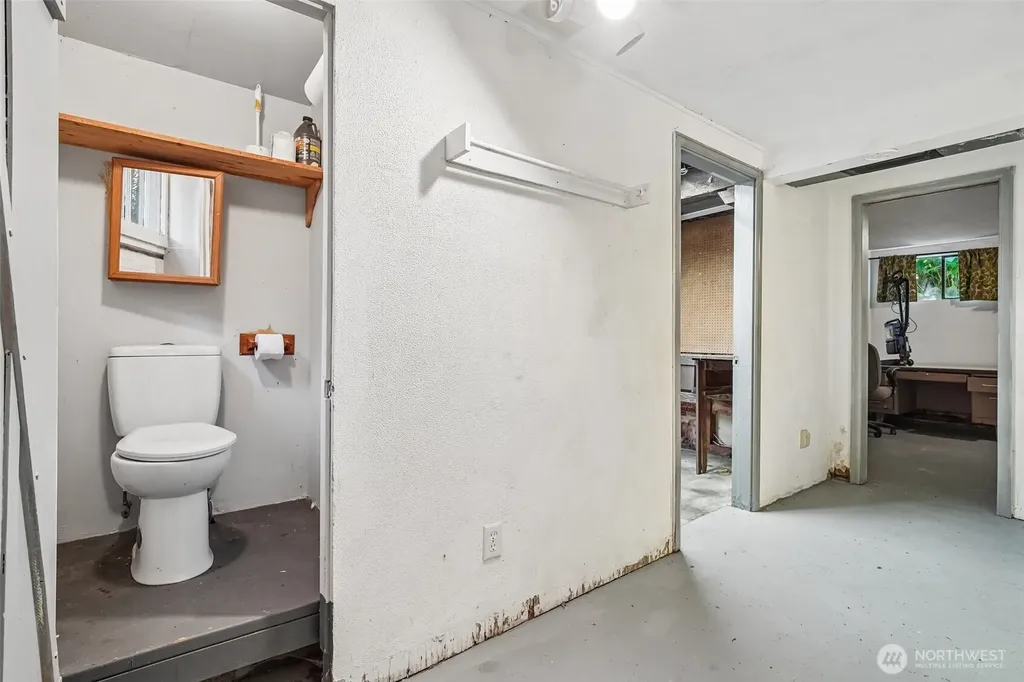 8555 30th Avenue NW Seattle WA 98117