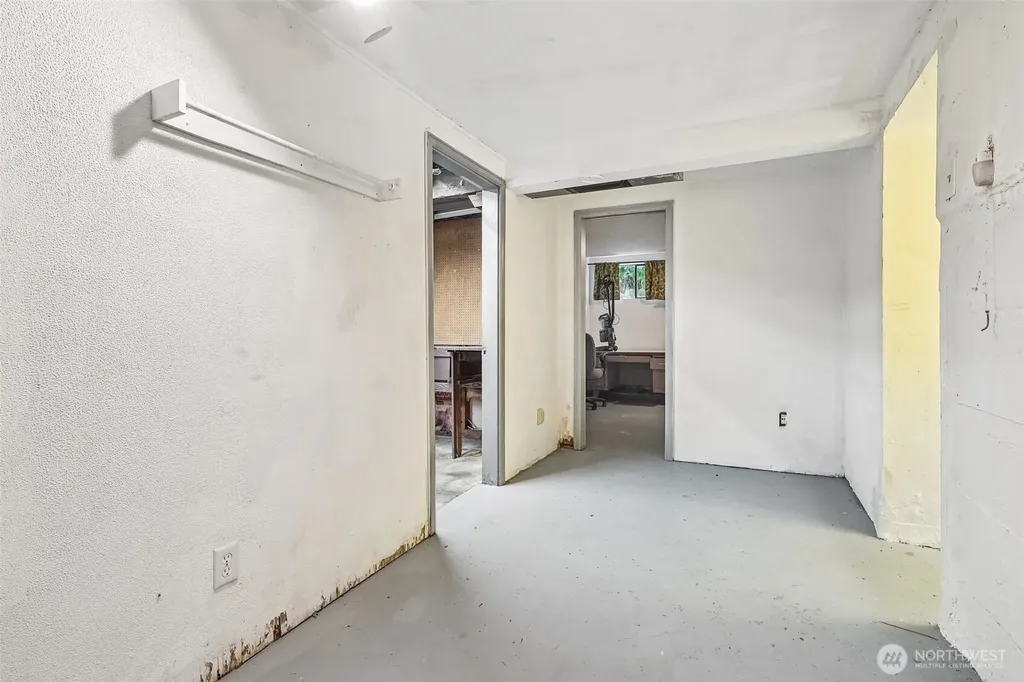 8555 30th Avenue NW Seattle WA 98117