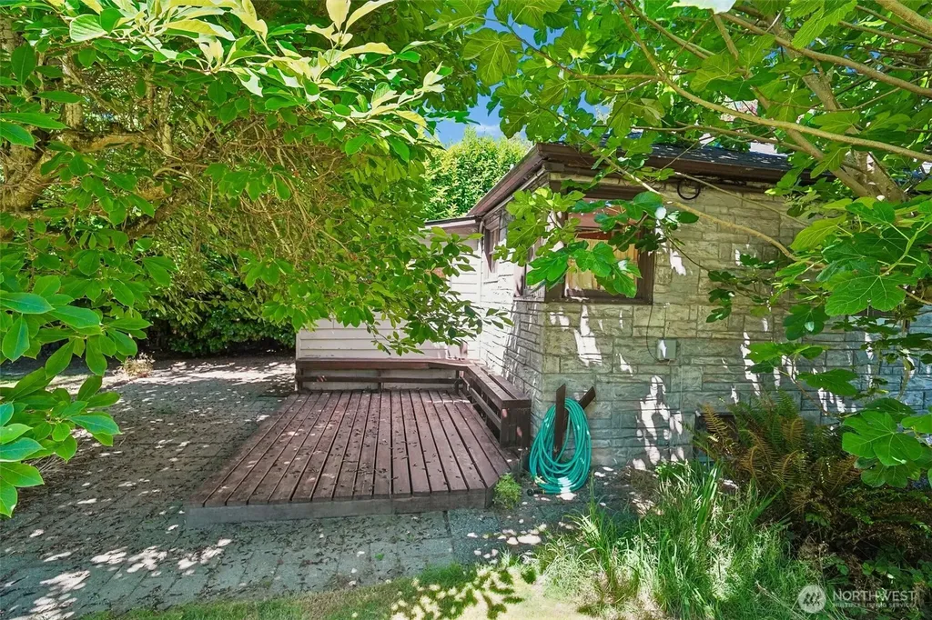 8555 30th Avenue NW Seattle WA 98117